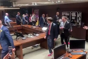 Поддержали, как смогли: канадские политики внесли вклад в защиту женщин, надев розовые туфли