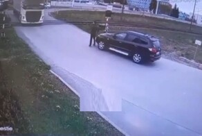 ЖД переезд и фура. Что могло пойти не так?