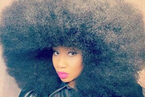 Женщина с 5-футовым афро в третий раз установила мировой рекорд Гиннесса