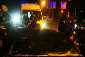 «День рождения с кайфом просто. Спасибо, что живая»: на Рублёвском шоссе «Феррари» без номеров влетела в столб и разлетелась на несколько частей