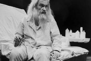 Говард Хьюз: жизнь миллиардера, кинопродюсера, авиатора и психа