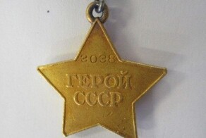 Россиянин попытался отправить коллекционеру из Эстонии медаль "Золотая Звезда", но попался на таможне