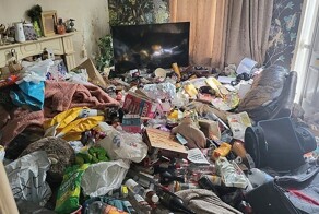Британец с пристрастием к газировке целиком завалил чужой дом пустыми бутылками и вонючим мусором