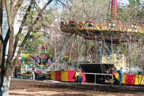 В Оренбурге рухнула карусель вместе с людьми