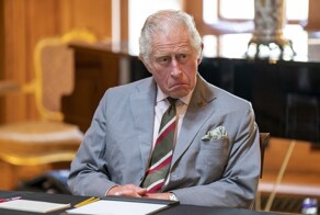 Так он рептилоид!: на коронации Карла III заметили смерть с косой и обратили внимание на очень странное поведение монарха