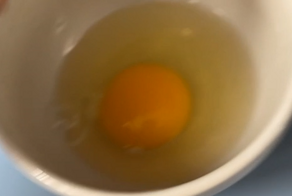 Как легко отделить желток от белка