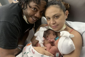У молодой пары родились сиамские близнецы - и они решили их разделить несмотря на страх потерять обоих