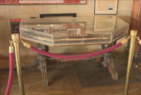 Тайна проклятого стола, за которым умерло 17 человек