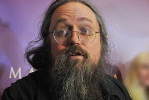 «Сотни тысяч россиян вдруг сменили место жительства»: экс-священник предложил ввести молитву для уехавших и гастарбайтеров