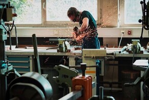 Сладкая месть: парень изящно проучил вредного соседа, который жаловался на шум