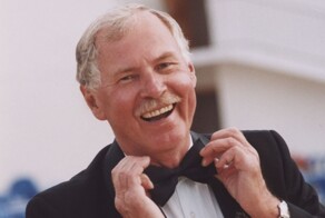 «Побрякушка и дура»: актёр Владимир Гостюхин разнёс Лайму Вайкуле за её слова о том, как она «кормила весь СССР»