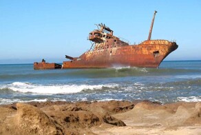 Самое опасное место в Африке – корабли, погибшие в пустыне