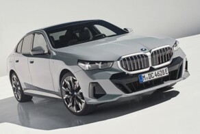 BMW показала сразу две версии новой "пятёрки"