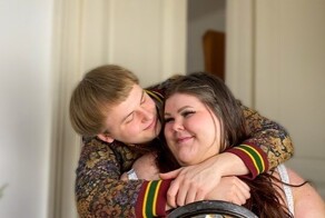 Парень скрывал от всех свою девушку, потому что она весит на 100 кг больше него
