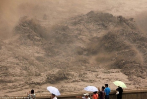 Процесс водосброса на гидроэлектростанции (6 фото)