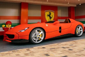 Полноразмерная Ferrari из 383 000 кубиков LEGO