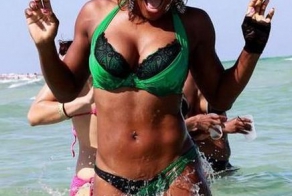 Звездные бикини зеленого цвета (41 фото)