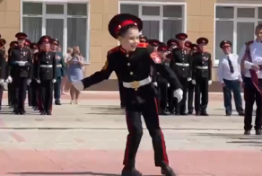 В Татарстане юный кадет прославился танцем в стиле Майкла Джексона