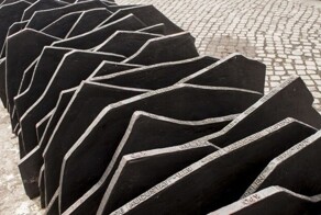 96 плит у стен Рейхстага — монумент, созданный в честь депутатов, противостоявших нацизму