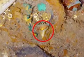 Среди обломков «Титаника» нашли золотое ожерелье с зубом мегалодона