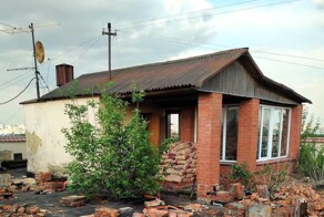 В Москве неизвестный умелец построил «жилище Карлсона» прямо на крыше многоквартирного дома