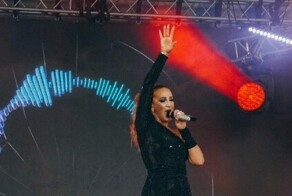 Омичи гадают, что было под юбкой Бузовой во время концерта