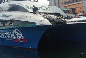 Момент столкновение двух судов попал на видео