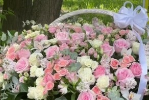 "Цветы от врагов не принимаю": Моргенштерн* прислал Мизулиной букет и она выбросила его в помойку