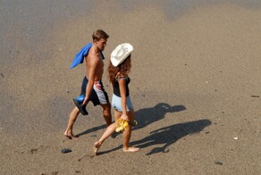Вышел с пляжа в купальнике - плати: штраф для туристов в Абхазии увеличат в 20 раз