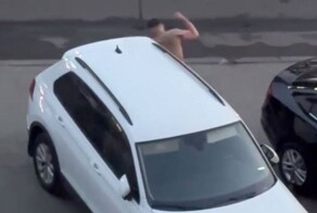 В Екатеринбурге требовавший вежливости пассажир избил таксиста