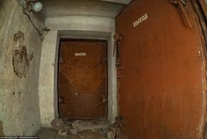 "Невидимое" бомбоубежище под бывшей чайной фабрикой. Вход оказался... в мусорке