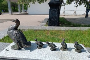 В Ярославле украли скульптуру мамы-утки с утятами