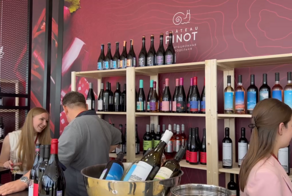 Только за первую ночь посетители ПМЭФ выпили элитного алкоголя на миллионы рублей