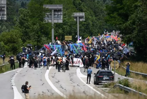 Во время протеста экоактивистов во Франции загорелся лес