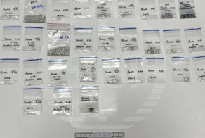 Более 80 крупных бриллиантов и изумрудов обнаружили в багажнике индийца, прилетевшего из Дубая во Внуково
