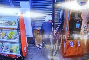 Владелец магазина не позволил грабителю сбежать