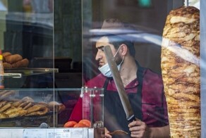 В Братске суд запретил работу кафе, в котором более 100 человек отравились шаурмой