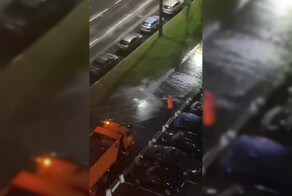 Петербургские коммунальщики моют асфальт под проливным дождем