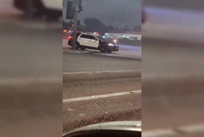 В США парень подумал, что он в видеоигре и попытался атаковать копов тачкой