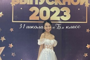 Больше не школьницы: сногсшибательные  участницы школьных выпускных вечеров 2023 года