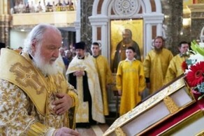 После освещения храма патриархом Кириллом, на полицейского упала металлическая конструкция