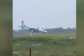 Неудачная посадка самолёта в аэропорту попала на видео
