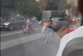 В Екатеринбурге автолюбители устроили массовую драку посреди дороги