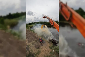 Перепрыгнул автомобиль и пролетел через кольцо в воду:  трюк от ростовского каскадера-самоучки Евгений Чеботарев