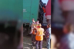 В Омске в вагоне грузового поезда нашли двоих детей – младшему всего 4 года