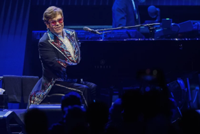 Конец эпохи: Элтон Джон завершил прощальный тур