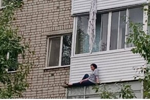 В Пермском крае женщина решила спуститься с пятого этажа по простыне
