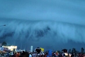 Кадры необычного шельфового облака разошлись в индийских соцсетях