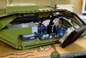 Танк превратили в системный блок (11 фото)