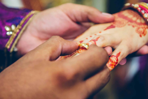 Обманутый индус устроил свадьбу жене и ее любовнику